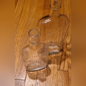 Lot Of 2,Vintage Full Pint Whiskey Flask Glass Bottle And Half Pint Glass Bottle